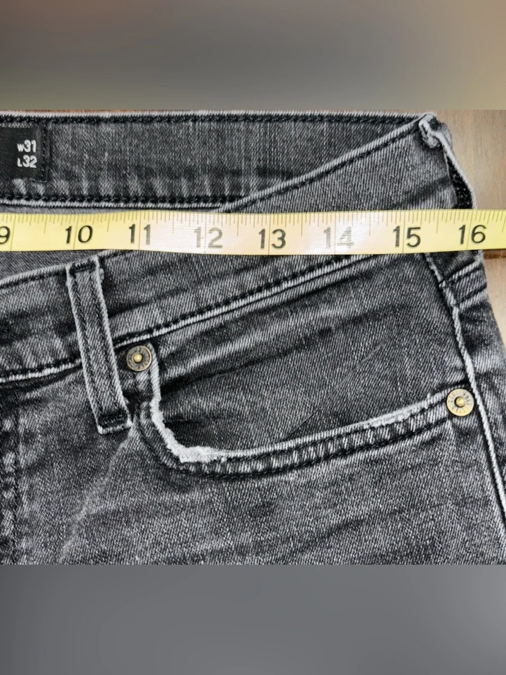 Hollister 31 32